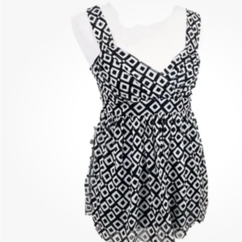 Michael Kors Black and White Geometric Design Top Size L Feminine Flowy Office